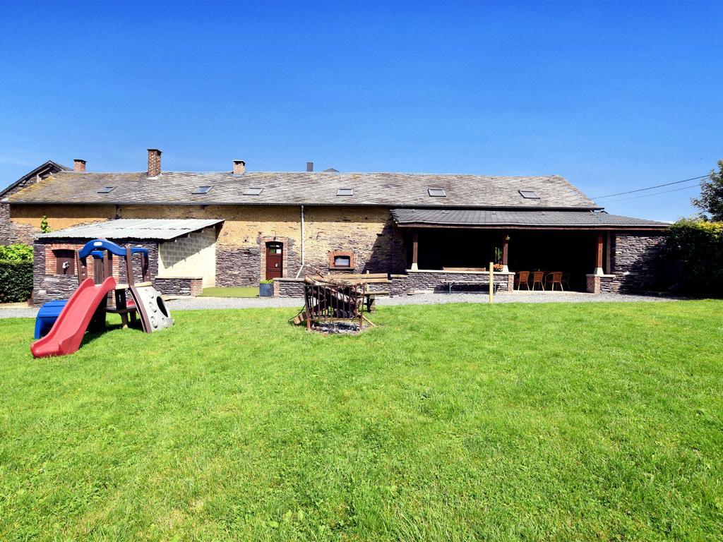 Spacious Holiday Home In Lierneux With Garden Exteriör bild